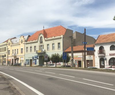 HISTORICKÁ BUDOVA / DOM - OBCHODY a BYTY v centre mesta Šahy