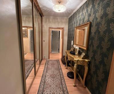 4i byt, 113m2, terasa, výťah  , pivnica  , BORRY .