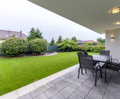 Krásny 4i bungalov 91 m2, s A/C, terasou, záhradou, pet friendly 