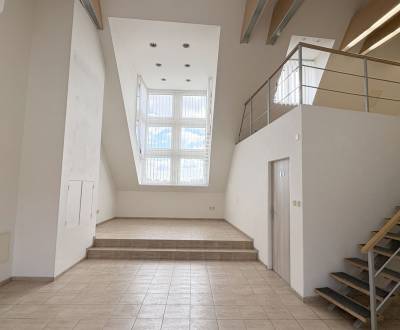 Prenájom kancelárskych priestorov Župné nám. 82 m2