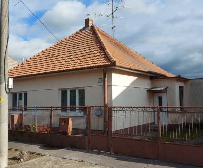 REZERVOVANÉ na predaj rodinný dom v Trnovci nad Váhom