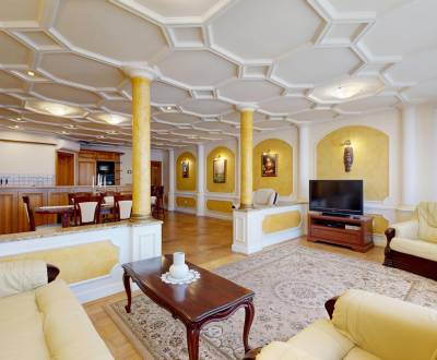 Priestranný 4- izbový byt v centre priamo pri Hrade