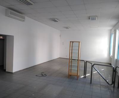 Na prenájom klimatizovaný obchodno-kancelársky priestor 140 m2, Trnava
