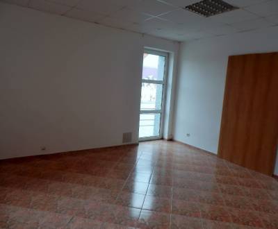 Na prenájom kancelária- priestor o výmere 36 m2, Trnava Sladovnícka 