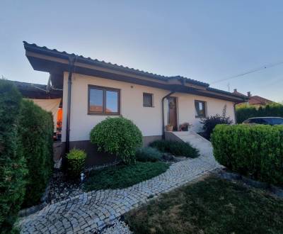 Predáme novší rodinný dom v obci Čifáre v blízkosti mesta Vráble
