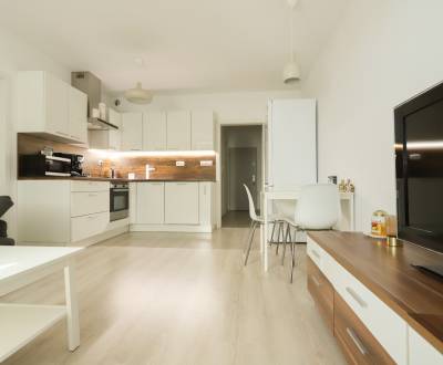 NA PRENÁJOM zariadený moderný 2-izbový byt s balkónom v Stupave