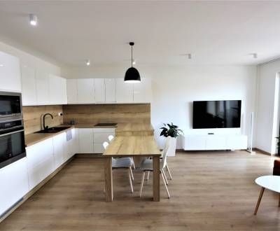 Na predaj 2i. apartmán so záhradou a bazénom v Piešťanoch