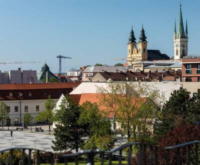 PRENÁJOM 3 izbový luxusný byt v úplnom v centre Nitry s parkovaním
