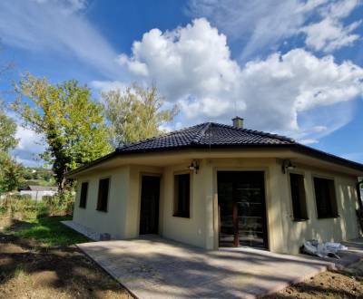Novostavba 4 izbového rodinného domu v obci Banka pri Piešťanoch