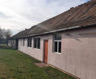 Dva rodinné domy za cenu jedného na jednom pozemku v Slepčanoch