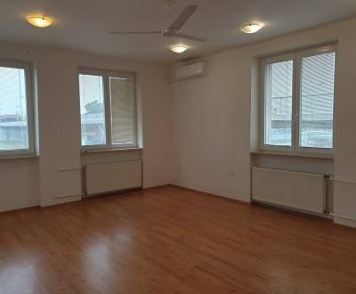 PRENÁJOM: Kancelársky priestor,  22 m2 - KOMÁRNO