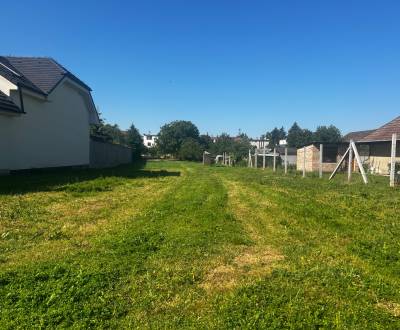 Stavebný pozemok s rozlohou 2.298m2 v obci Krakovany pre 4 rodinné dom