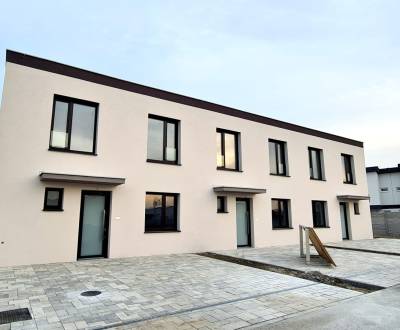 REZERVOVANE 5 izbový rodinný dom za cenu bytu, v novej časti Miloslav
