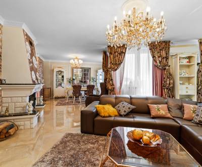 Luxusný poschodový 4izbový byt v talianskom štýle na Hradnom kopci