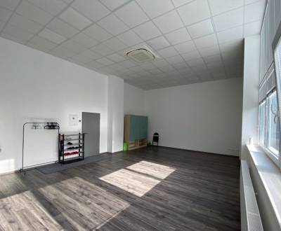Kancelária v zrekonštruovanom objekte - 52 m² -  Agátová ul. -Dúbravka