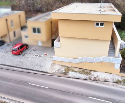 Trojizbový mezonetový byt 70m2, Banka