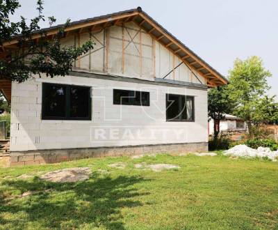 Rozostavaná novostavba 4 izbového rodinného domu v obci Cabaj-Čápor s 