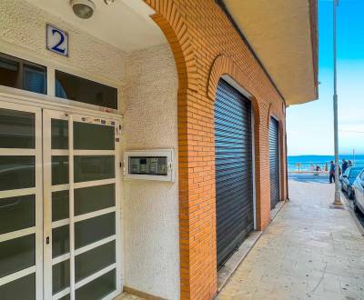 Byt v prvej línii pláže za veľmi výhodnú cenu, 152.000 €, Španielsko