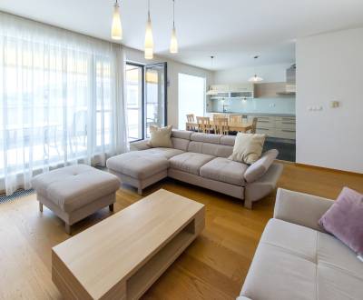 REZERVOVANÉ Krásny 3i byt 93m2, terasa 30m2, parking, GRUNTY RESIDENCE