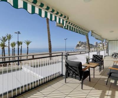 Veľký, slnečný 4 izbový byt na pláži Playa Poniente v Benidorme 