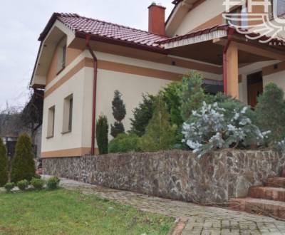 Vila s bazénom a saunou v tichej lokalite 27 km od MI, 8960m2