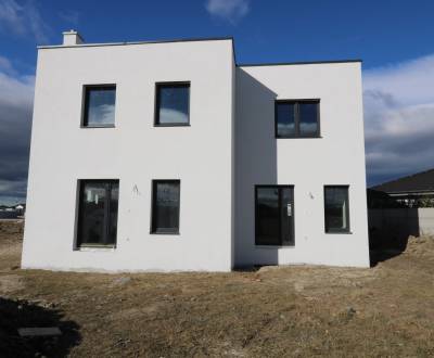 PREDAJ- 4 izbový rodinný dom so slnečným pozemkom,  Hrubá Borša