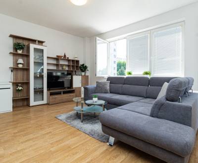  REZERVOVANÉ Priestranný svetlý 1i byt s balkónom 