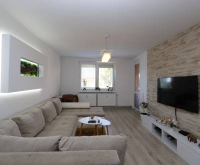 Exkluzívne na predaj zrekonštruovaný 4 izbový byt v Dunajskej Strede