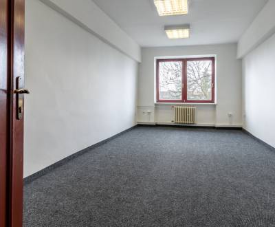 BC TOMÁŠIKOVA 35 - kancelária 19 m2 na prenájom 224€ (vrátane energií)