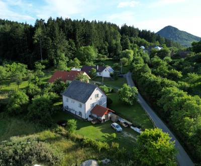 Rodinný dom s romantickými výhľadmi v srdci Strážovských vrchov!