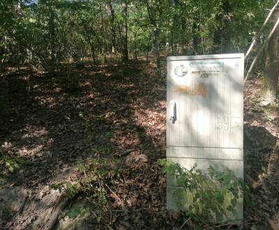 Predaj pozemku 537 m2, elektrina priamo na pozemku, Limbach