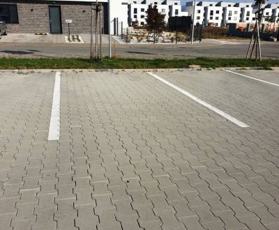 Na predaj parkovacie miesto o výmere 13 m2 - ul Hroznová, NMnV