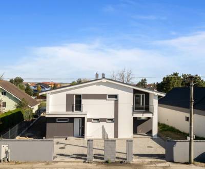 PREDAJ!!! Rodinný dvojdom v štandarde v obci Nová Dedinka