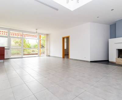 Nadštandardný 6i RD s garážou a 2 terasami na prenájom