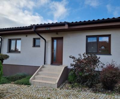 Predáme rodinný dom vhodný k okamžitému nasťahovaniu v obci Čifáre
