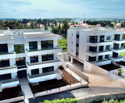 Nový kompletne zariadený 4-izbový apartmán s parkingom v Chorvátsku!