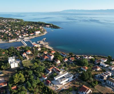 Nový kompletne zariadený 3-izbový apartmán s parkingom v Chorvátsku!