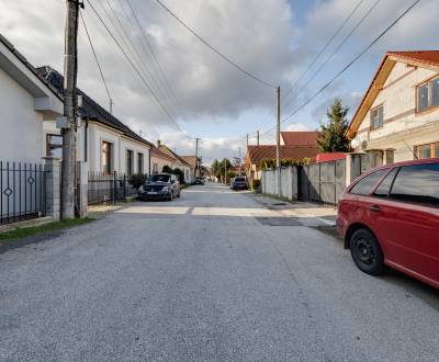 Na predaj - stavebný pozemok v Bernolákove, celková výmera 730 m2 