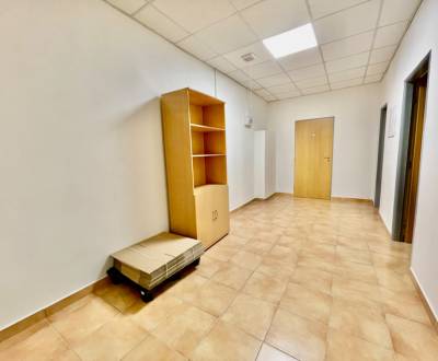 Ponúkame na prenájom tri kancelárie 36 m2 - Vysokoškolákov Žilina