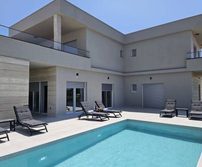 ☀Nin(HR) – zariadená, moderná rodinná vila s bazénom !!! ☀
