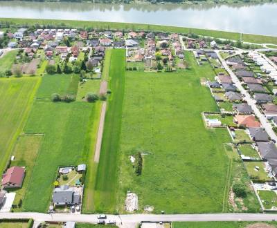 HĽADÁM: stavebný POZEMOK, 600m2, inžinierske siete na pozemku/v dosahu