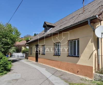 Ponúka: Na predaj veľký dom v historickom meste Kremnica s r