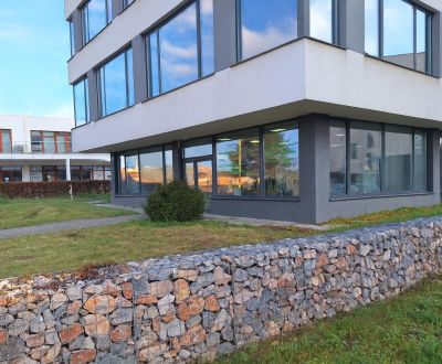 PONÚKAME NA PRENÁJOM PRIESTORY V POLYFUNKČNEJ BUDOVE, 90M2