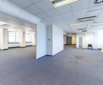 Kancelárie 310m2, možnosť úprav, parkovanie, INCHEBA TOWER