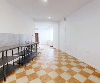 LEN U NÁS  obchodný priestor na prenájom v centre mesta Pezinok