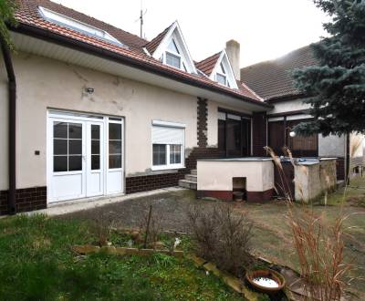 Dva domy v jednom,, investičné, dvojgeneračné bývanie, predaj, Košúty