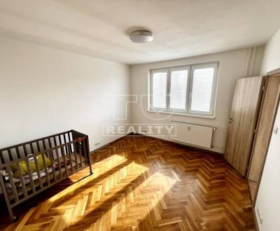 Na predaj veľmi pekný, slnečný, kompletne zrekonštruovaný 2i byt, v Ru