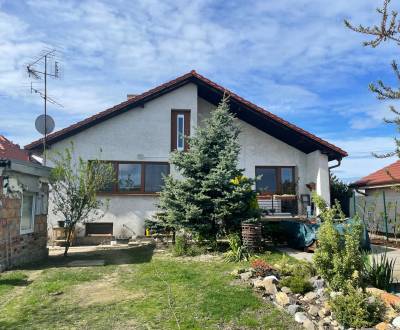 PREDAJ - Krásný 4 izbový rodinný dom v obci Jelka