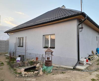 Rodinný dom s veľkým pozemkom - Mokrance