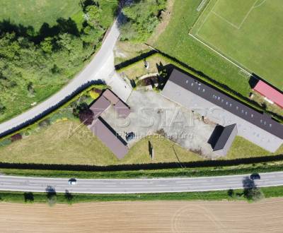 Komerčný objekt na okraji obce Pravenec na pozemku o rozlohe 5457 m2
